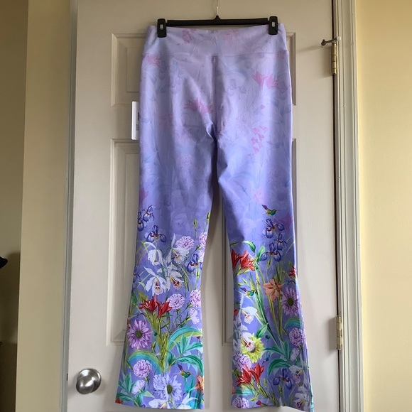 Johnny Was Set Bee Active High Waisted Slit Leggings And Sports Bra Floral SZ XL - Picture 9 of 16